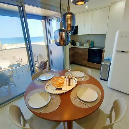 Superbe T3 Climatisé Face Mer, Standing 4 * Parking Privé *