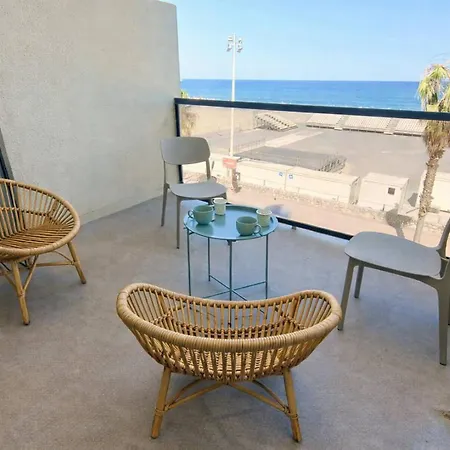 Appartement Superbe T3 Climatisé Face Mer, Standing 4 * Parking Privé